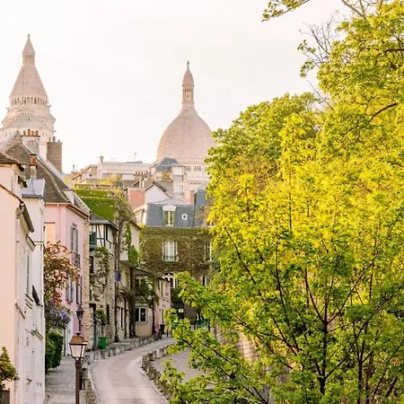 Elegant Montmartre Overlooking Rooftops Aparthotel Paris