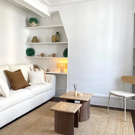 Elegant Montmartre Overlooking Rooftops Aparthotel Paris