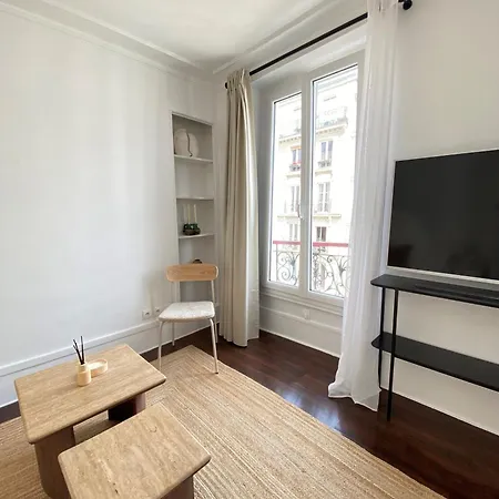 Elegant Montmartre Overlooking Rooftops 4* Paris