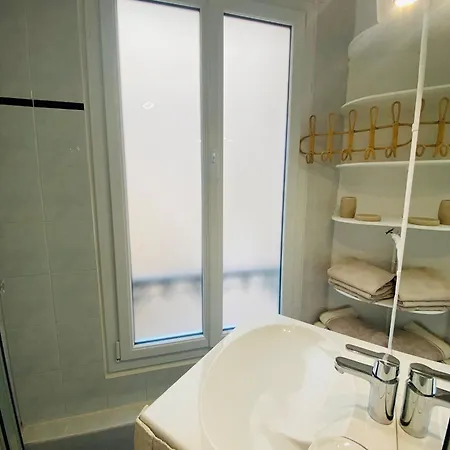 Aparthotel Elegant Montmartre Overlooking Rooftops 4*