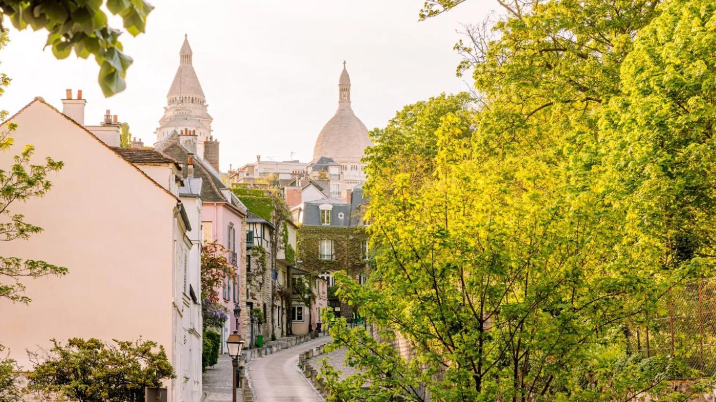 Elegant Montmartre Overlooking Rooftops Aparthotel Paris