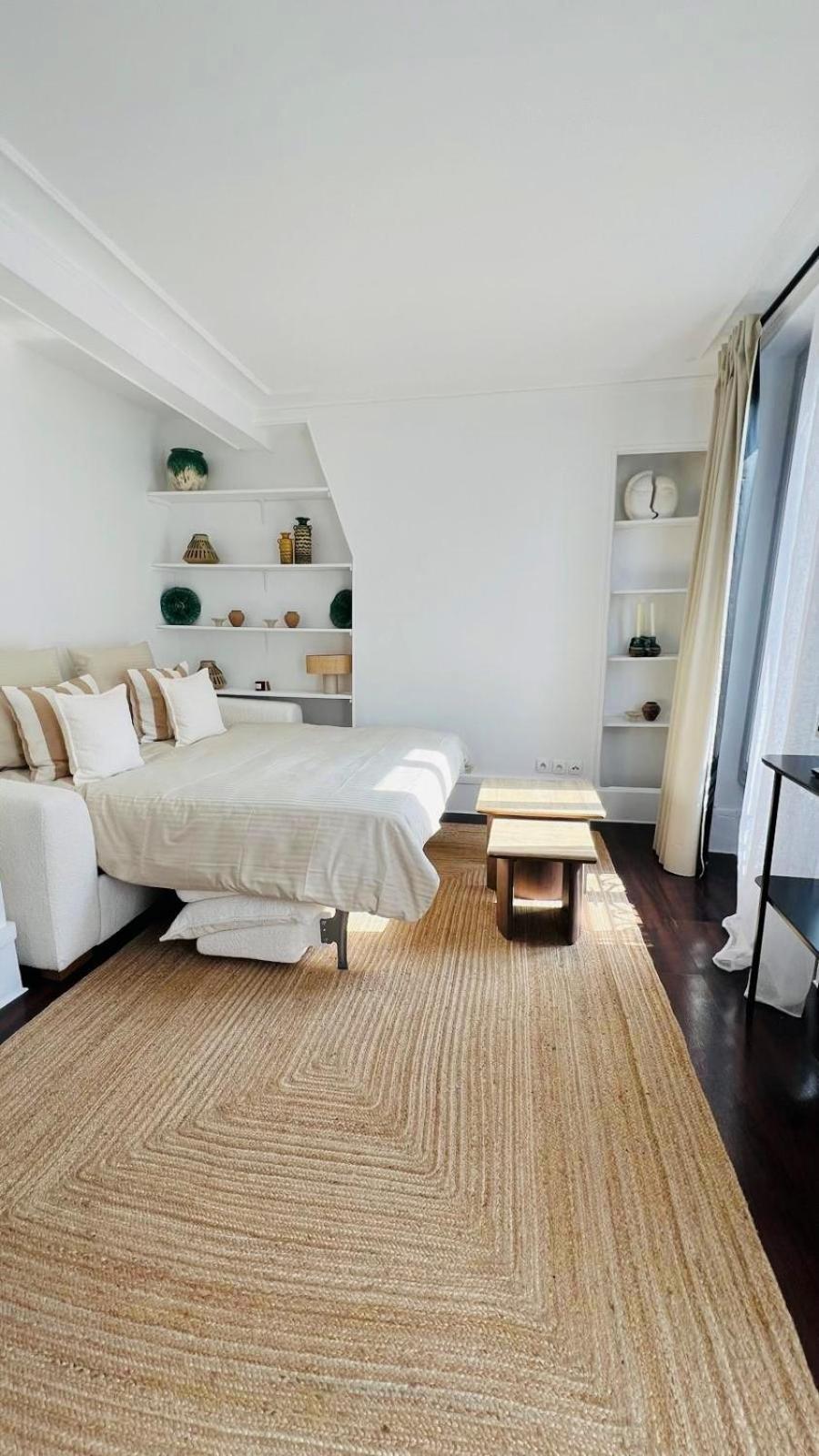 Elegant Montmartre Overlooking Rooftops 4*