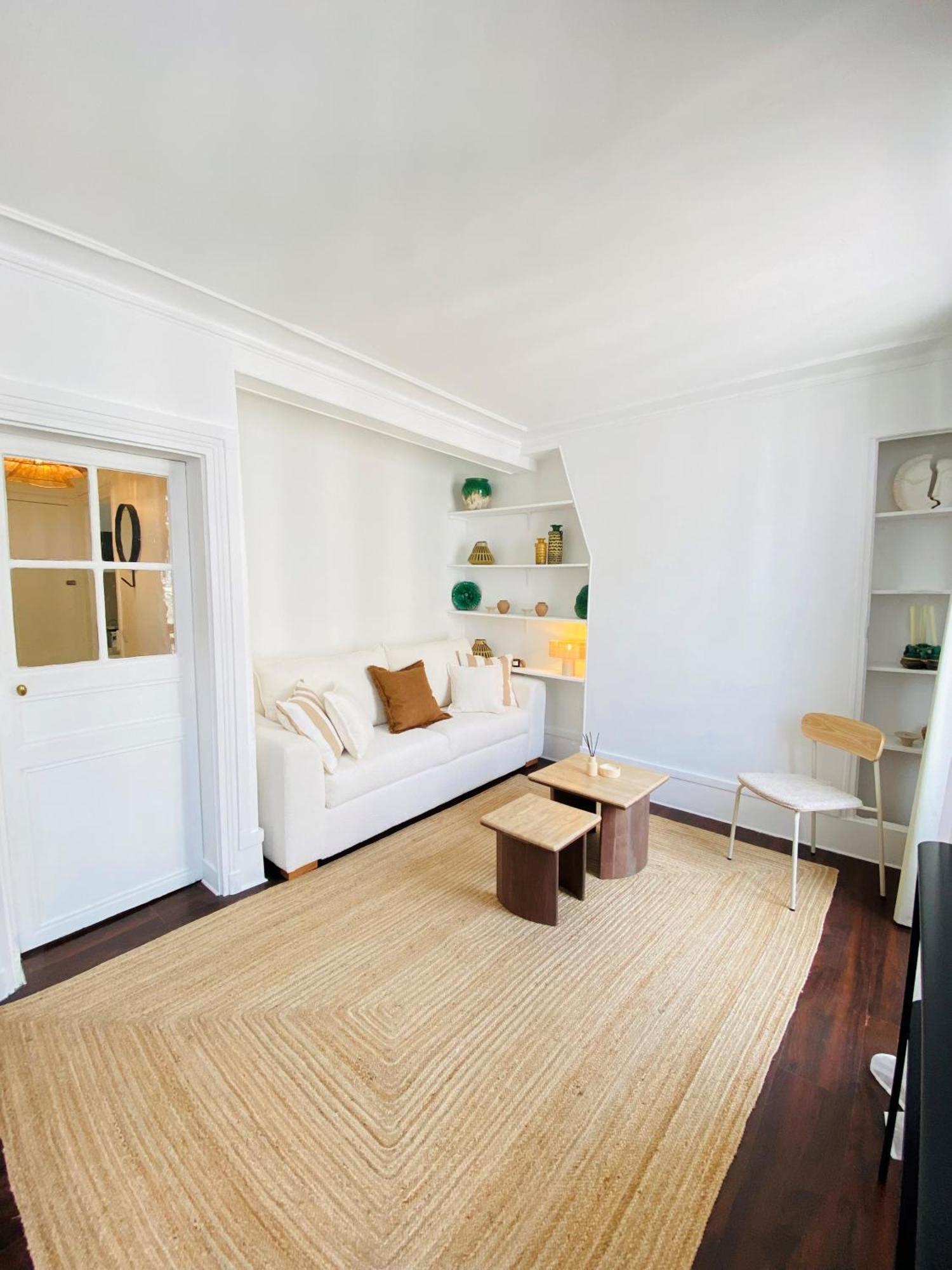 Elegant Montmartre Overlooking Rooftops Aparthotel 4*
