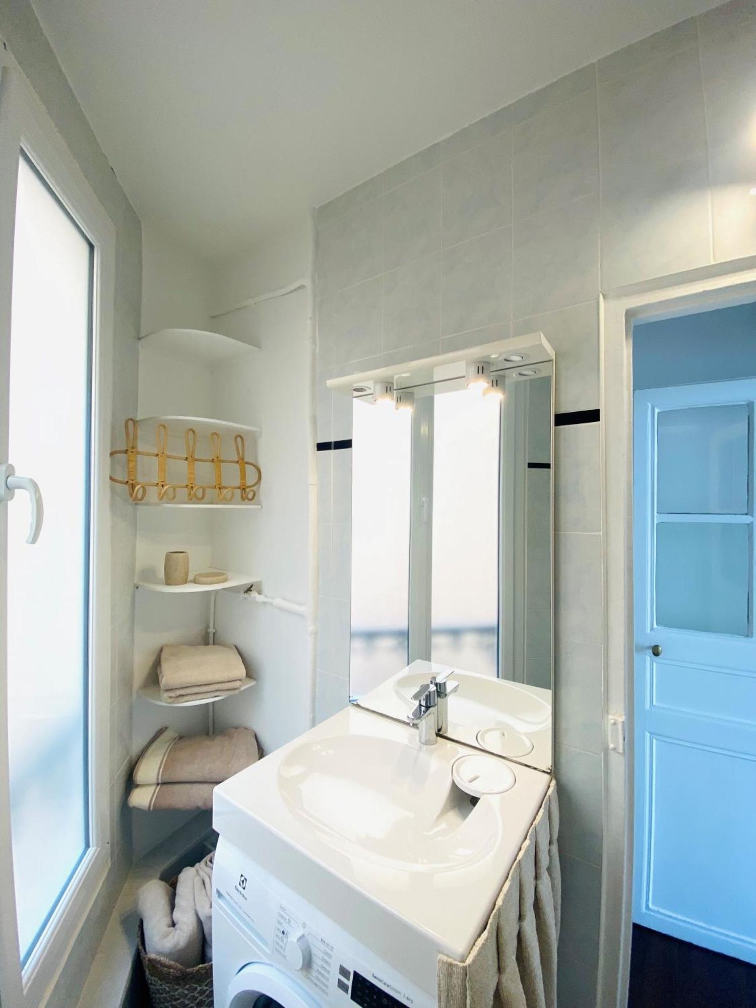 Aparthotel Elegant Montmartre Overlooking Rooftops 4*